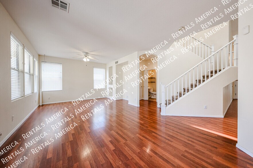 Building Photo - 1372 W Thompson Way