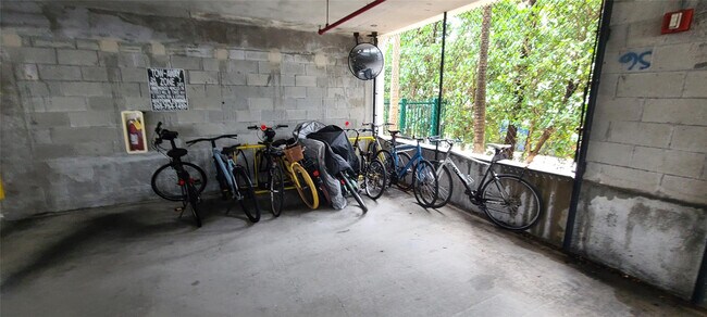 Building Photo - 7928 East Dr