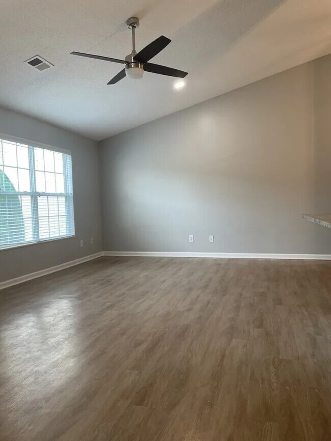 Building Photo - 131 Wexford Dr