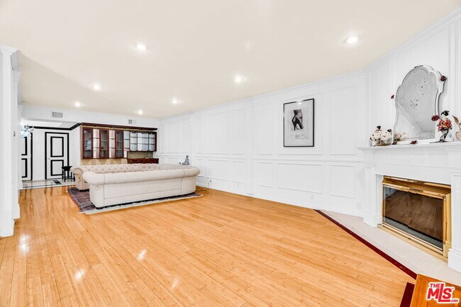 Building Photo - 1124 Kings Rd