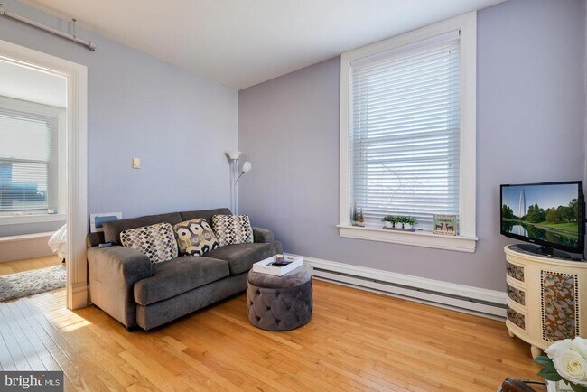 Building Photo - 22 N Main St