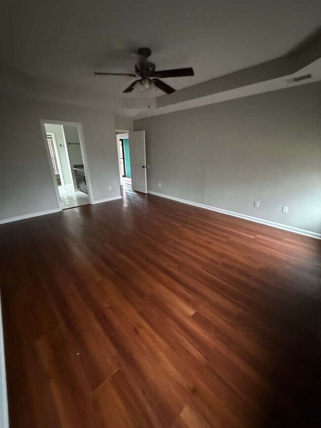 Building Photo - HOME FOR LEASE 4 BR 2 BATH RANCHSTYLE  SPLIT FLOOR PLAN AND OPEN  LARGE  FENCED BACKYARD  CONVENI...