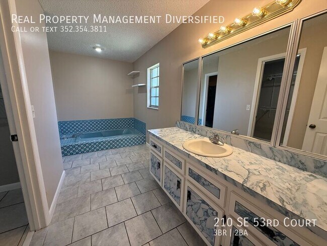 Building Photo - 210 SE 53rd Ct