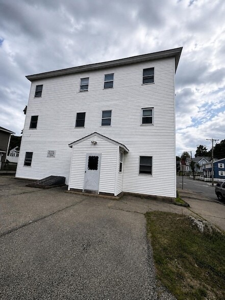 Building Photo - 564 Lake Ave