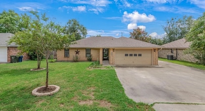 Building Photo - 3812 Brockhampton Dr