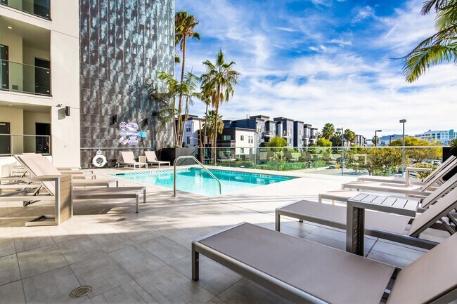 Building Photo - Unit Type: D2 Penthouse | 2 Bedroom + Loft...