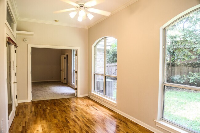 Building Photo - LINCOLN HEIGHTS 3-BEDROOM