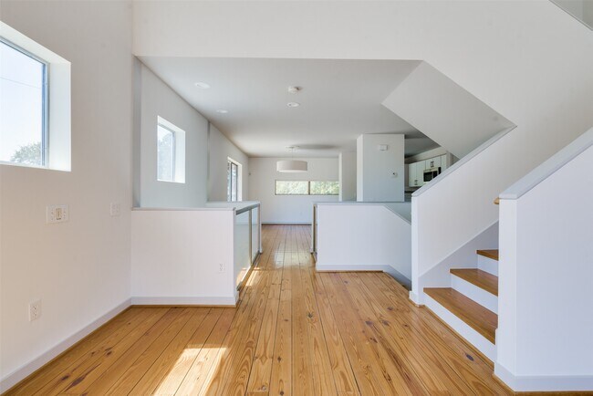 Building Photo - 2605 Calumet St