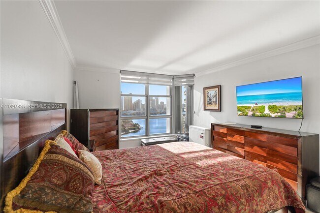 Building Photo - 19101 NE 36th Pl