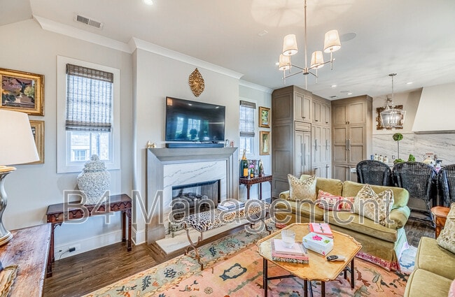 Building Photo - 103 Alester Square