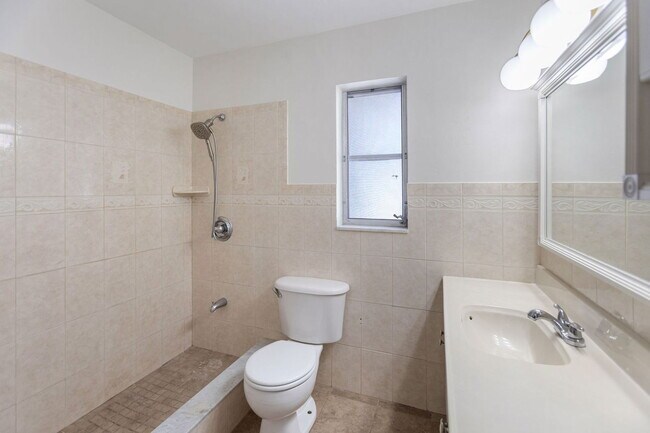 Building Photo - 4559 33rd Ave N