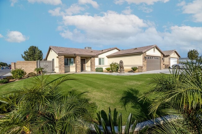 Building Photo - 6212 Ajooni Ct