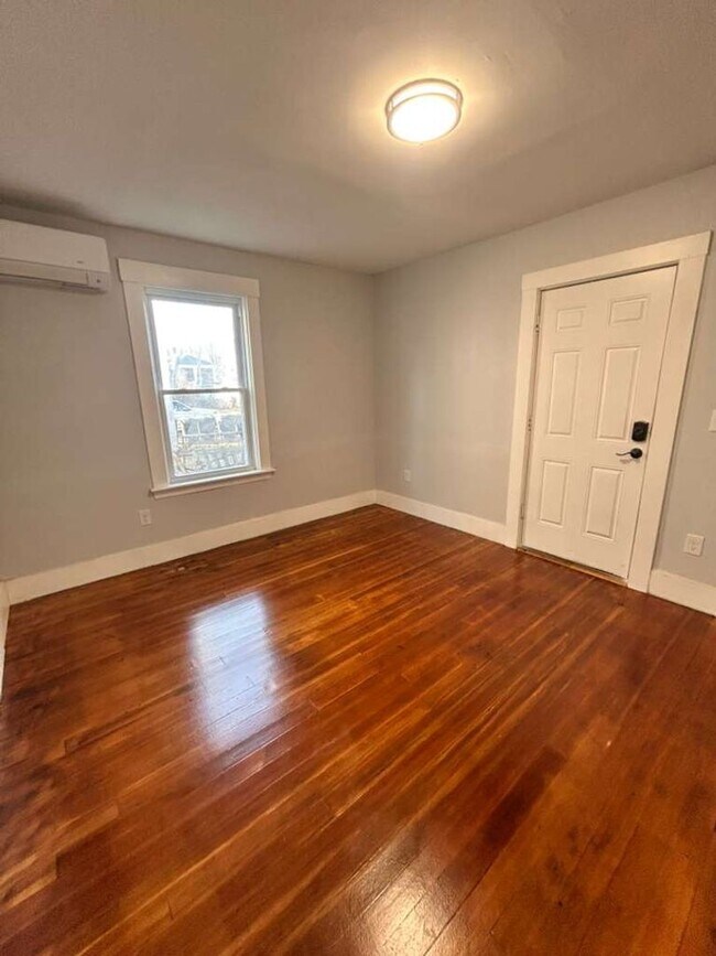 Building Photo - 67 Fairlawn Ave