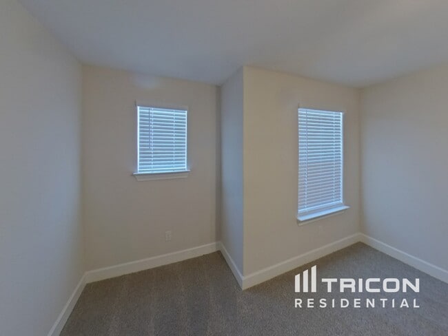 Building Photo - 1207 Bullock Dr