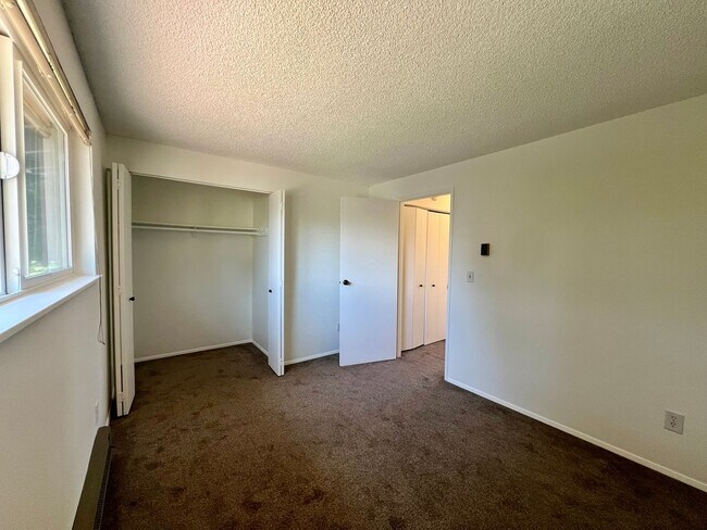 Building Photo - 6102 Glen Mary Ln SE