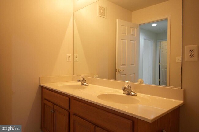 Building Photo - 2415 Rainswood Ln