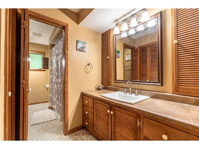 Building Photo - 1409 Hoot Lake Dr