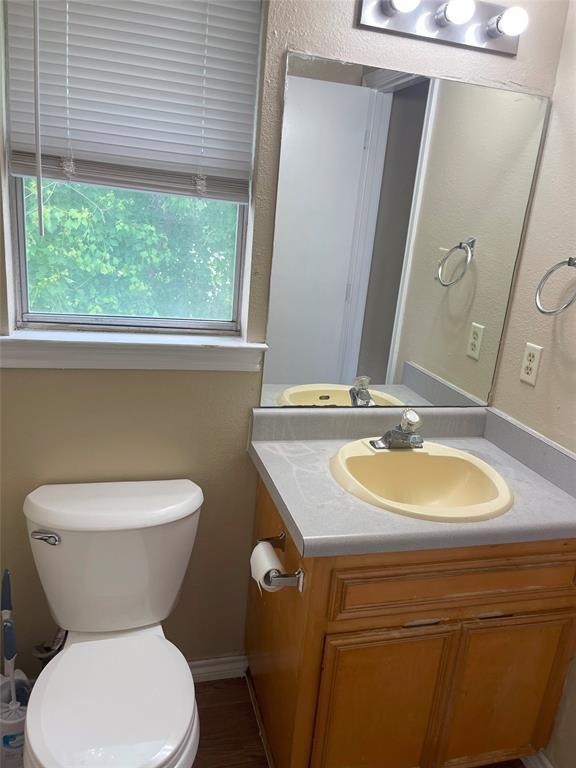 Building Photo - 2209 Creekside Ln