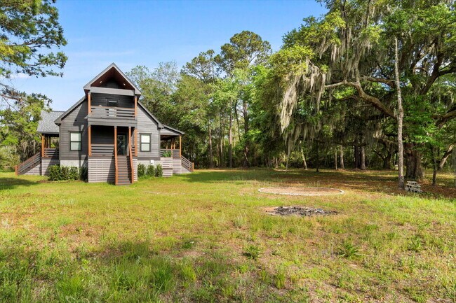 Building Photo - "Spacious 4-Bed Oasis with Guest Suite on Johns Island - Your Dream Home Awaits!"