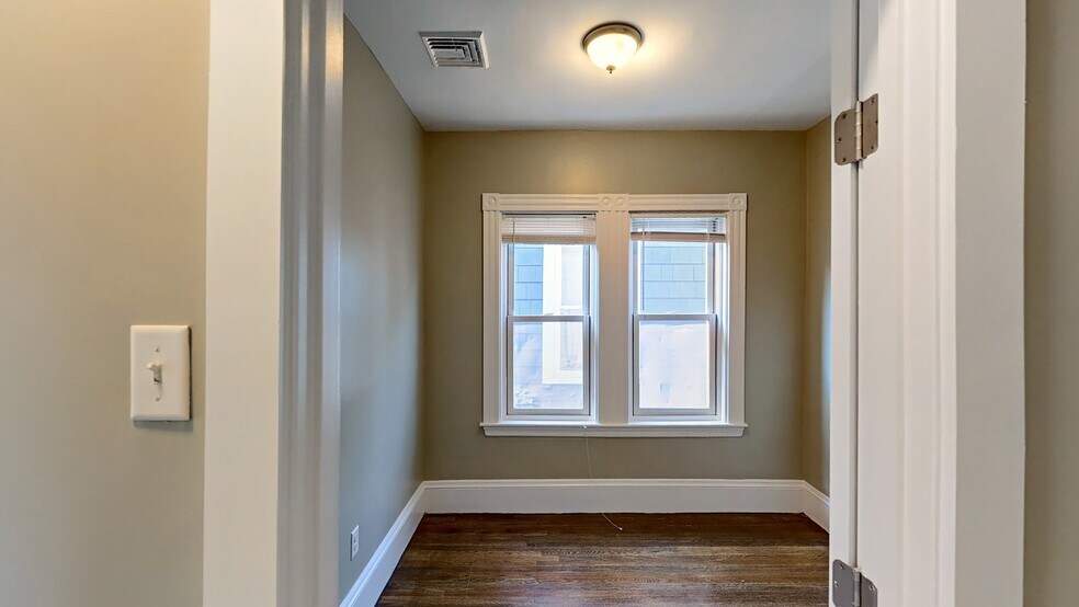 Building Photo - 23 Evergreen St