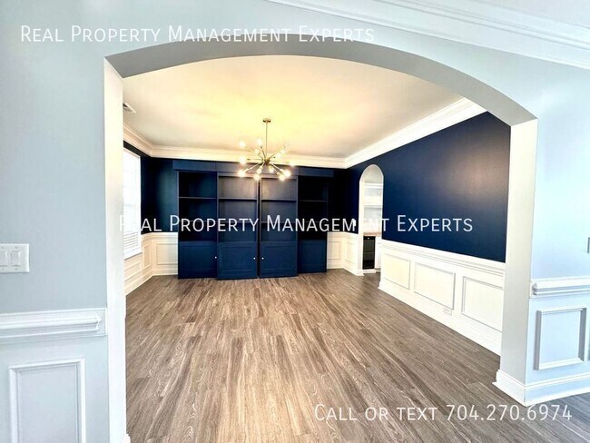 Building Photo - 112 Cramerton Mills Pkwy