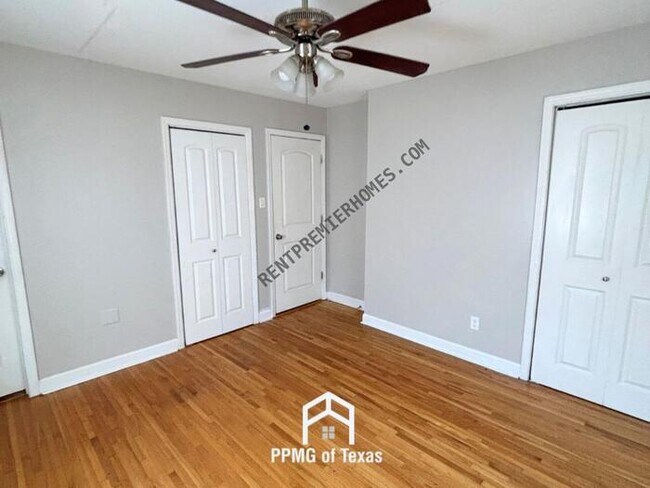 Building Photo - 1000 Lessel Dr