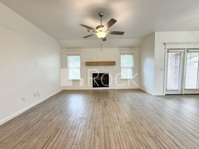 Building Photo - 1113 Magnolia Dr