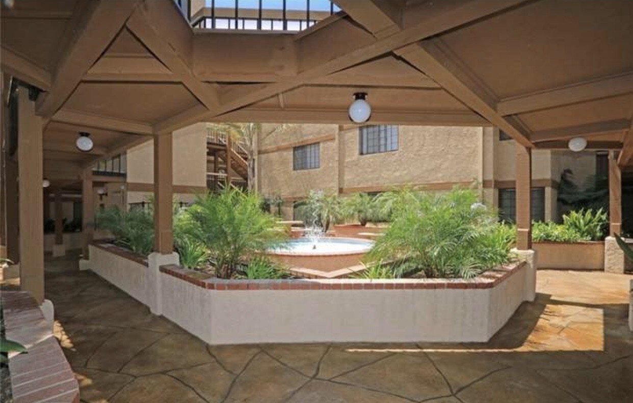 Building Photo - 441 E San Jose Ave