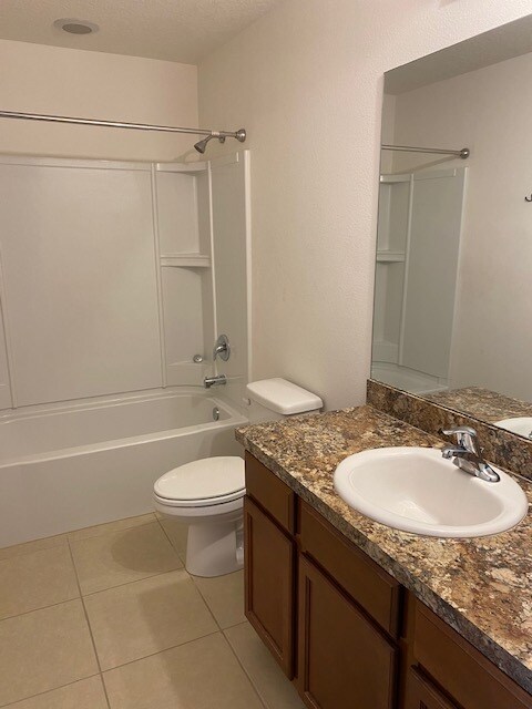 Building Photo - 610 Silverthorn Pl