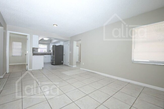 Building Photo - 4006 Luan Dr