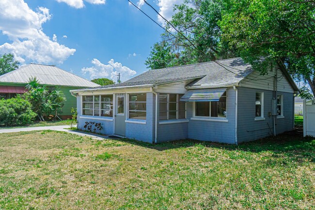 Building Photo - MOVE IN SPECIAL- Charming 2/1 Home w/ Partially Fenced Yard in St. Cloud