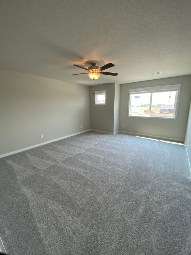 Building Photo - Newer Build Home in Beautiful Norwalk! HUG...