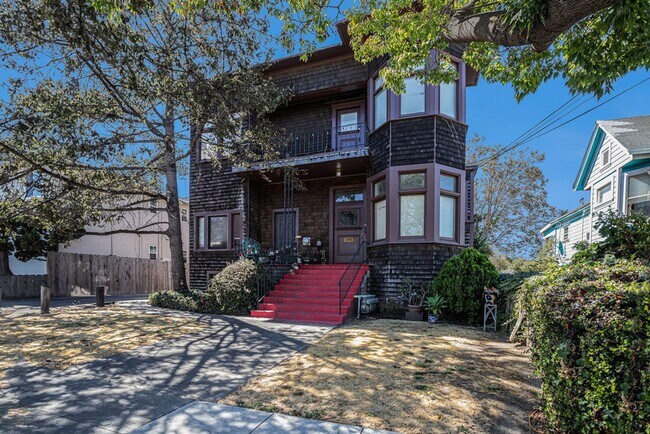 Building Photo - 2316 Buena Vista Ave