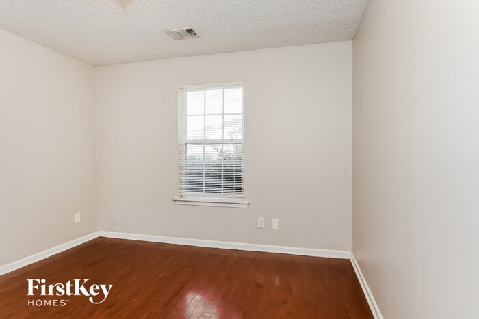 Building Photo - 231 Grandview Ln