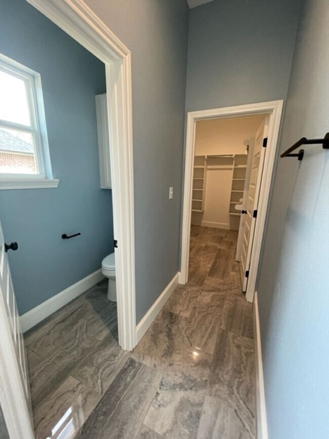 Building Photo - 1033 Stagecoach Bend