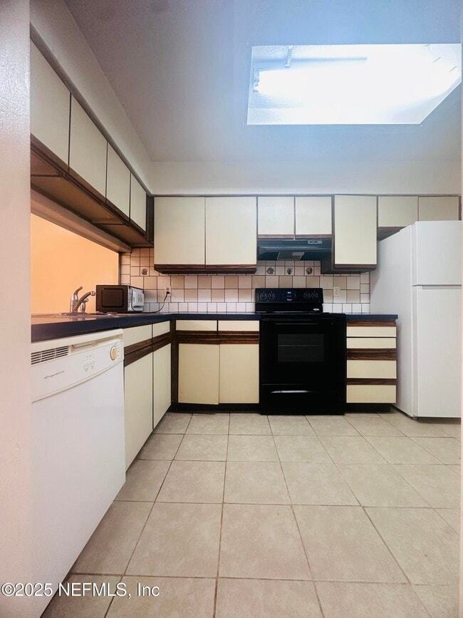 Building Photo - 4835 Kingsmeadow Ln