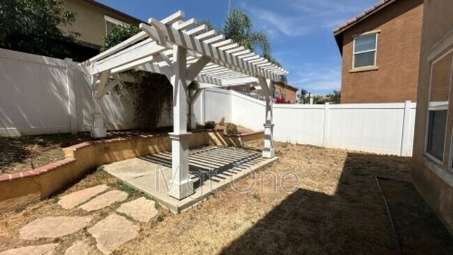 Building Photo - 564 Botan St