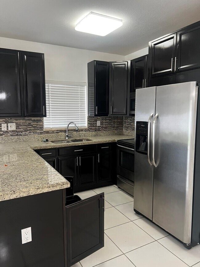 Building Photo - 13941 SW 13th St