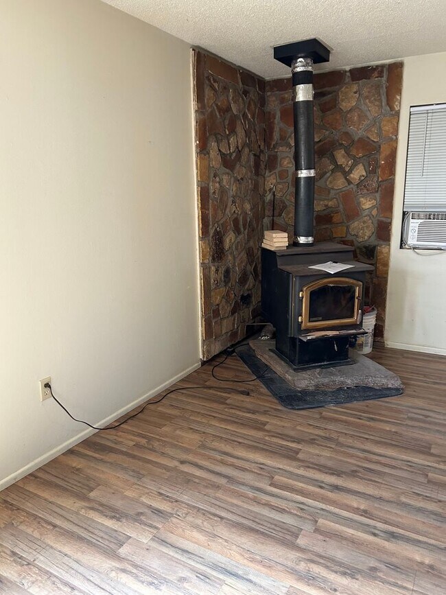 Building Photo - 2 Bedroom Holbrook Rental