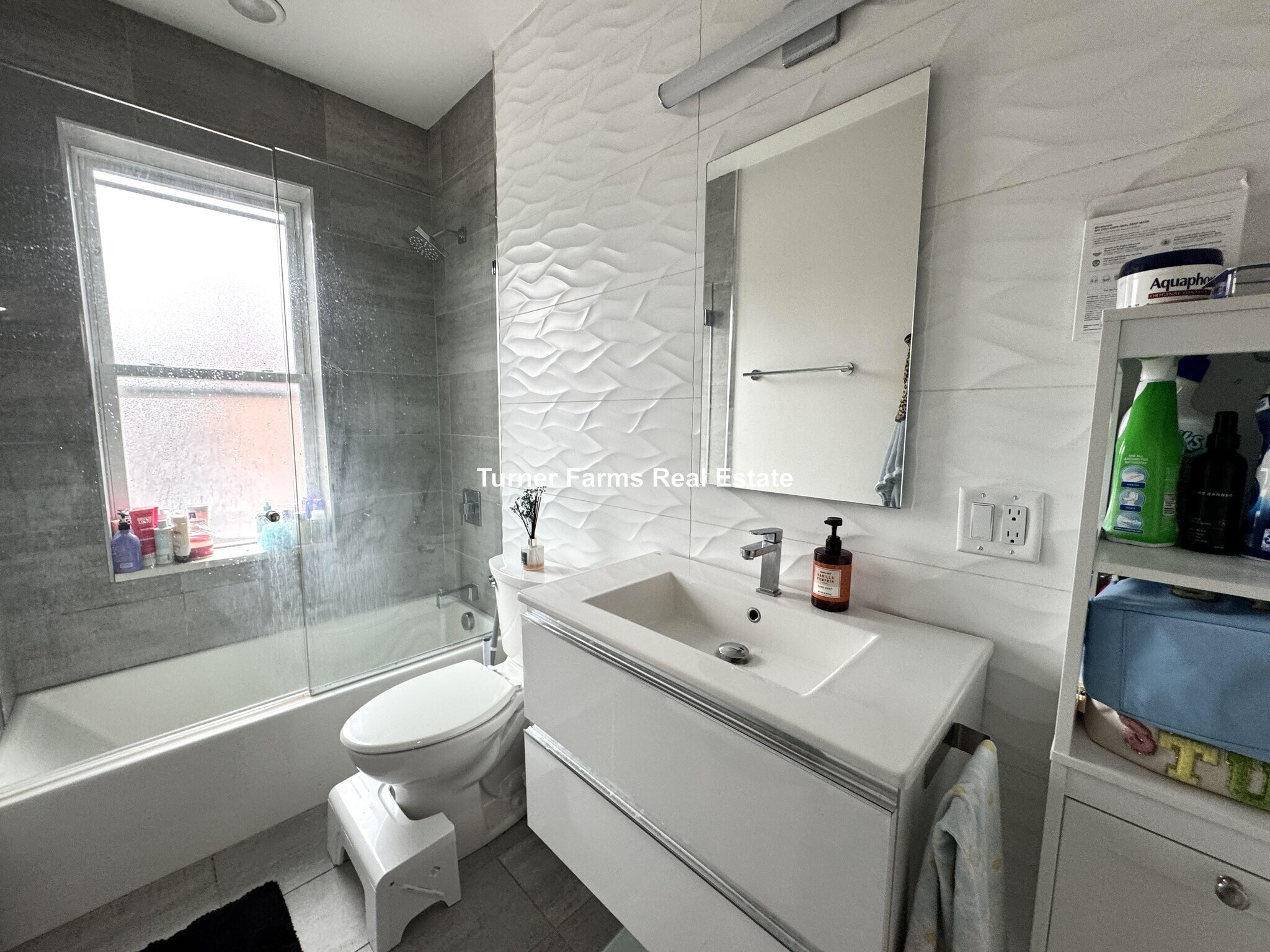 Building Photo - 7 Strathmore Rd