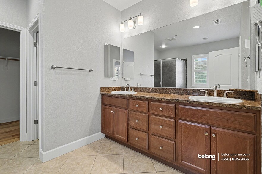 Building Photo - 568 Selby Lane