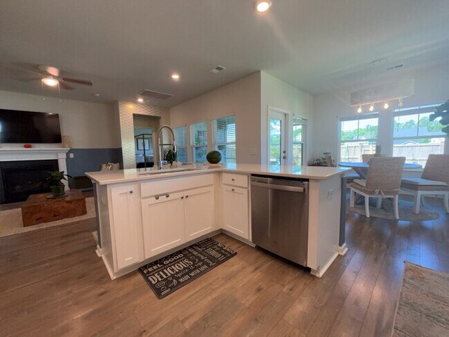 Building Photo - 116 Cotton Blossom Wy