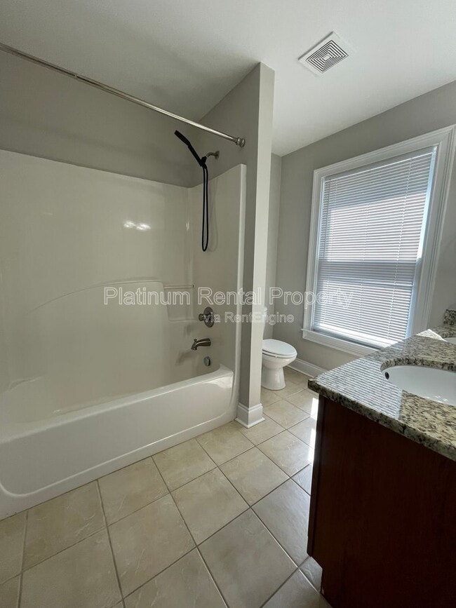 Building Photo - 750 Terry St SE