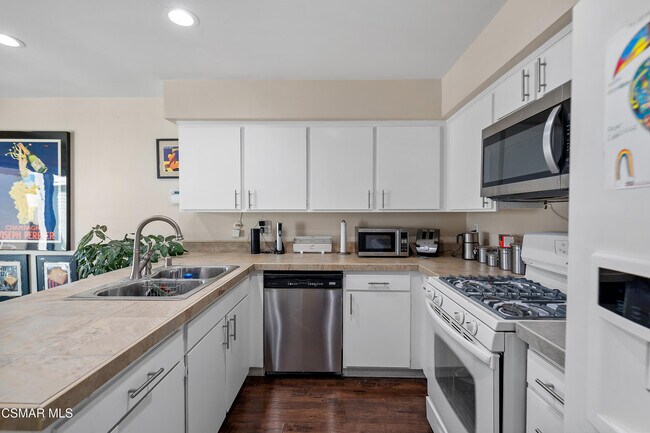 Building Photo - 4170 Lake Harbor Ln