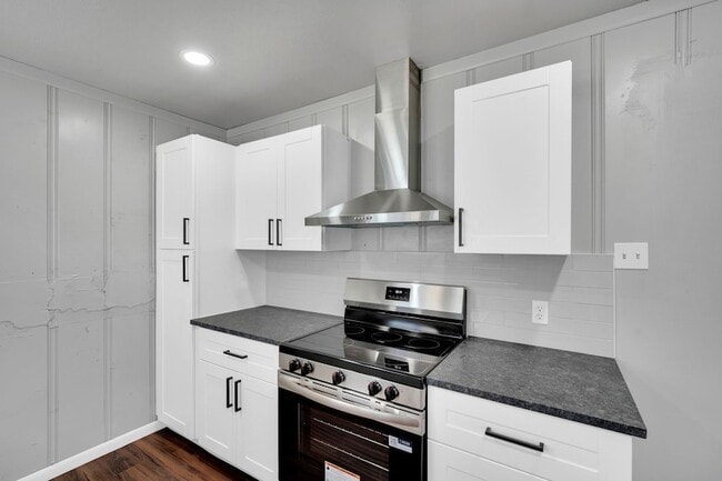 Building Photo - 413 Shaw St