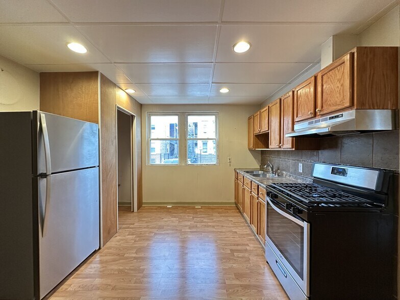 Building Photo - 3734 W Wabansia Ave