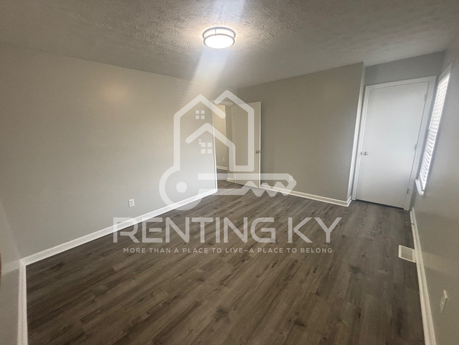 Building Photo - 2 Bedroom, 1.5 Bath Updated Townhome in th...