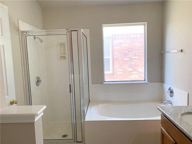 Building Photo - 1517 Darjeeling Dr