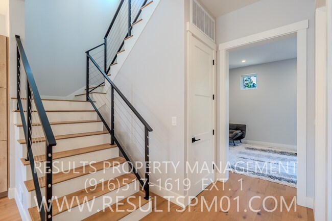 Building Photo - Stunning luxury custom home! 4 bedrooms heart of Fairoaks