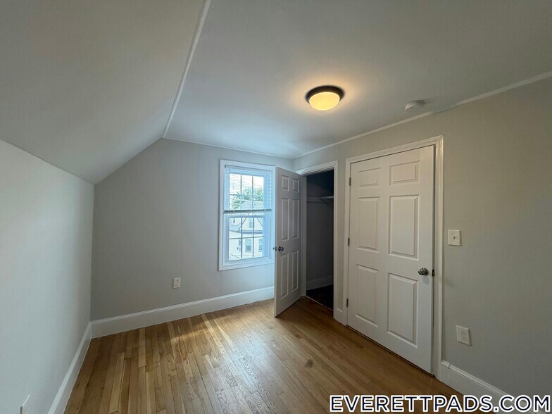 Building Photo - 33 Waters Ave